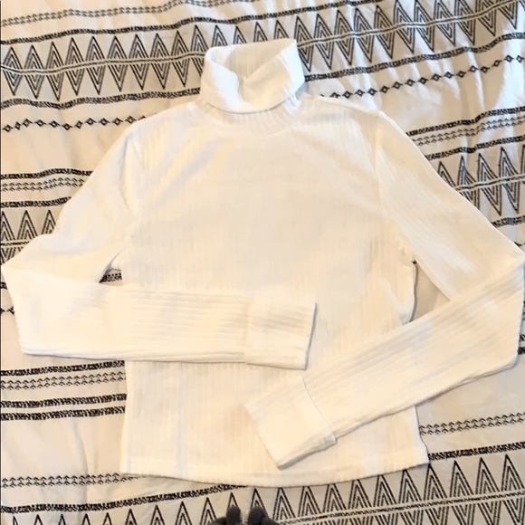 SHEIN Tops - SHEIN cropped white fitted turtleneck